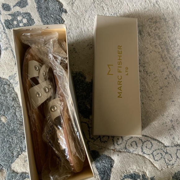 Marc Fisher slides size 7 - Picture 4 of 5